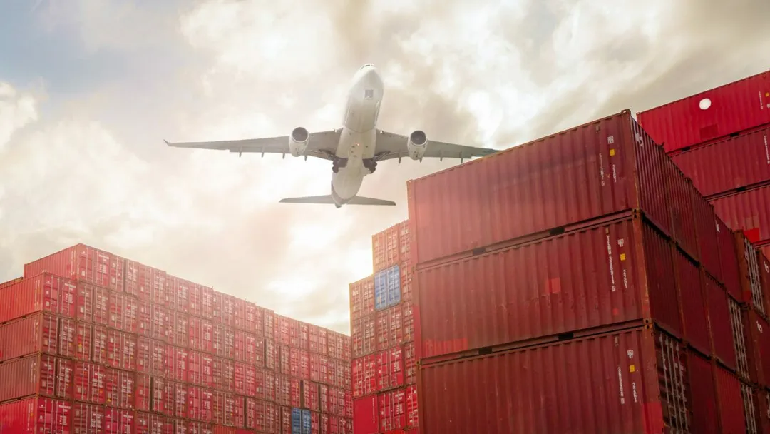 100+ Supply Chain Crisis Statistics: The Issues and Impact of Supply Chain Shortages in 2022