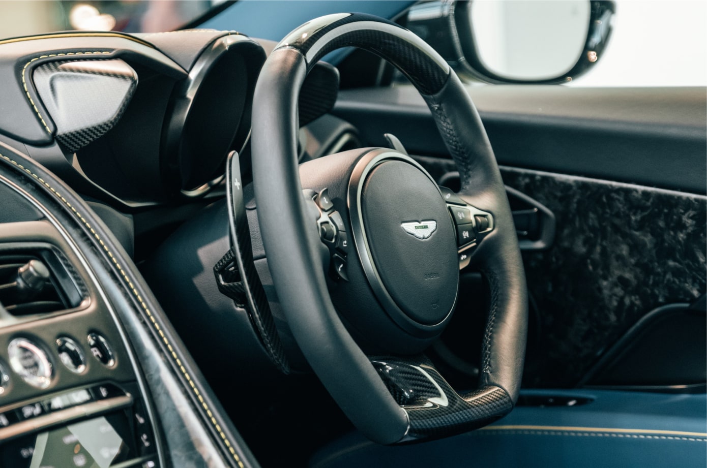 Aston Martin Aston Martin-min